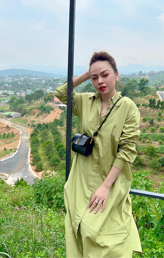 Thắm Đặng - Top mẫu đầm tay dài thời trang cho thu đông 2023