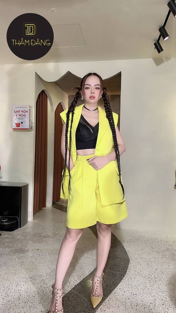 Cách phối áo vest sát nách