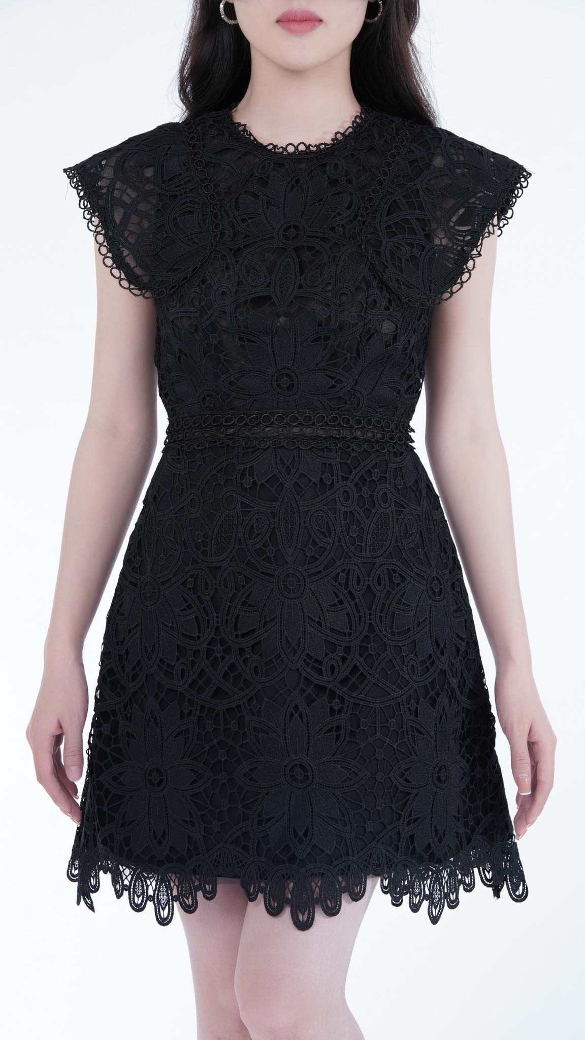 Đầm ren xoè tay loe thiết kế 2 lớp có đệm ngực mặc dc 2 kiểu đều xênh lun ạ  😘 2 màu: be, đen ▪️380.00... | Instagram