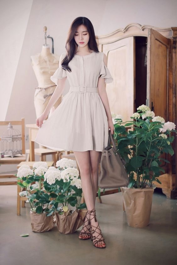 Mặc váy trắng đi giày gì Gợi ý 5 mẫu giày hoàn hảo xinh hết cỡ