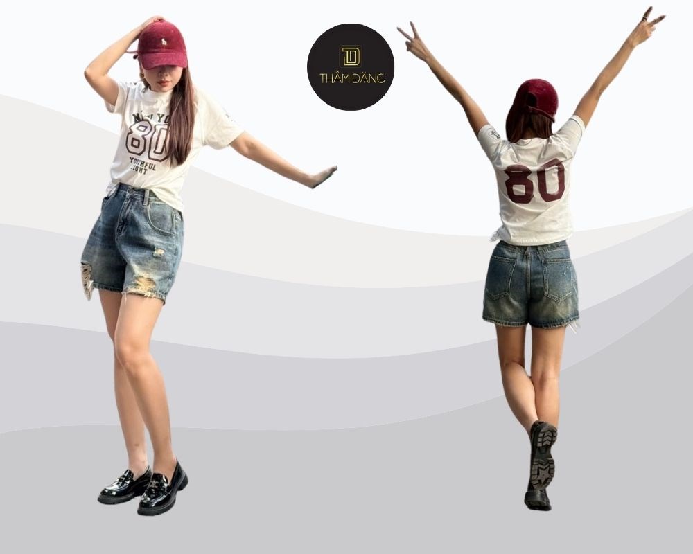 Diện quần short cạp cao kết hợp với áo phông basic giúp nàng trông nhẹ nhàng và nữ tính, mix đồ với quần short cạp cao